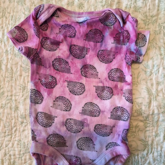 Cloud Island Hedgehog Pink and Purple Tied Onesie Size 0-3m - Picture 1 of 5